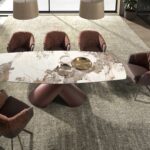 Mesa comedor extensible ovalada barril mármol porcelánico y acero marrón cobrizo