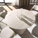 Mesa comedor extensible redonda mármol porcelánico y acero color arena