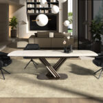 Mesa comedor extensible ovalada barril mármol porcelánico y acero color marrón oscuro metalizado