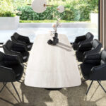 Mesa comedor extensible ovalada barril mármol porcelánico y acero color marrón oscuro metalizado