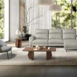 Ovaler Couchtisch aus Nussbaumholz