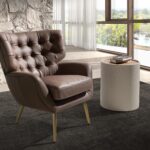 Tavolino rotondo da angolo in noce, noce e legno rivestito in similpelle color sabbia