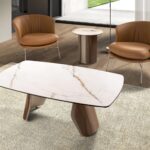 Table basse ovale en marbre porcelainé, acier sable métallisé et noyer