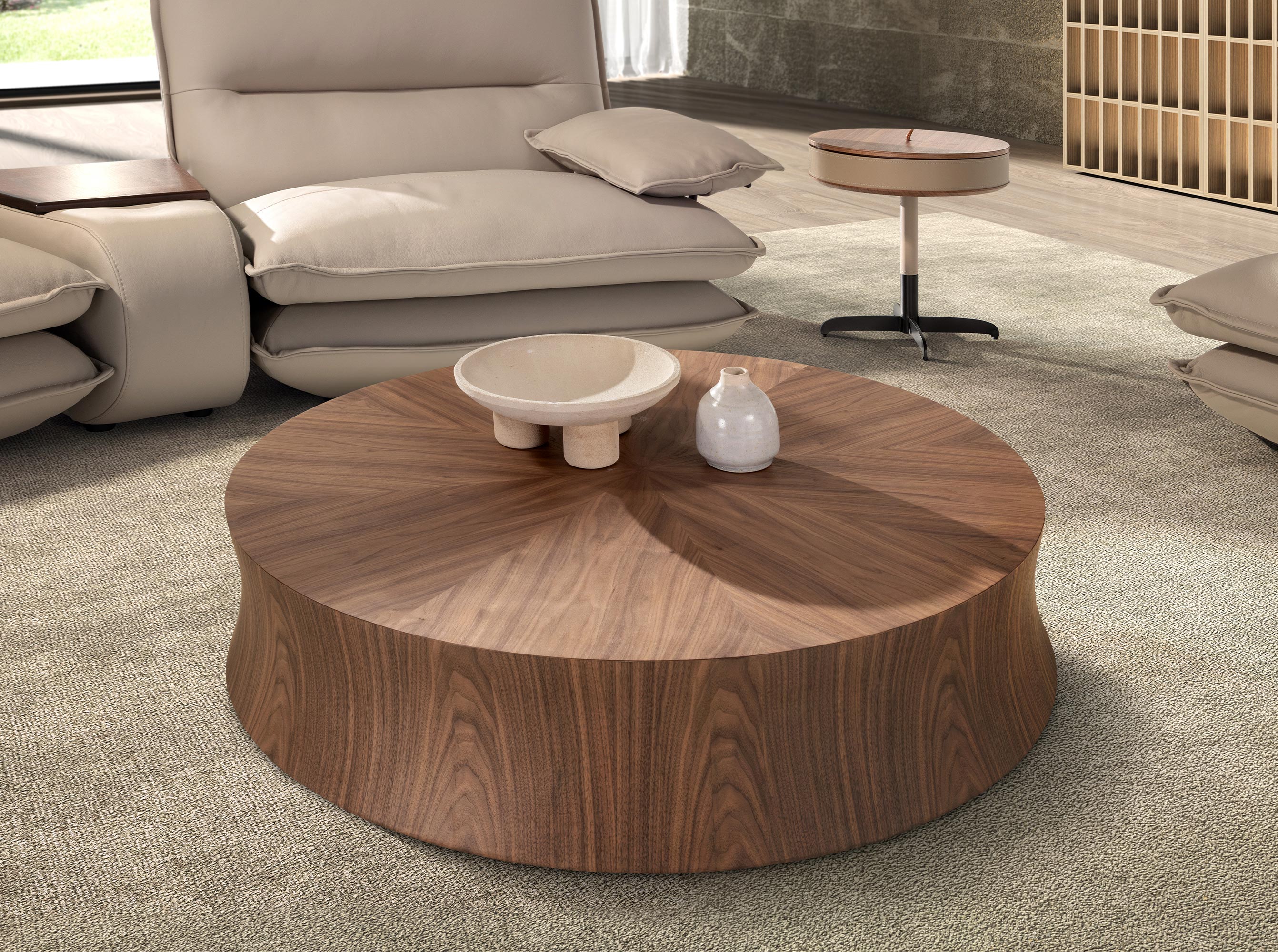 Table basse ronde en noyer Table basse ronde en noyer