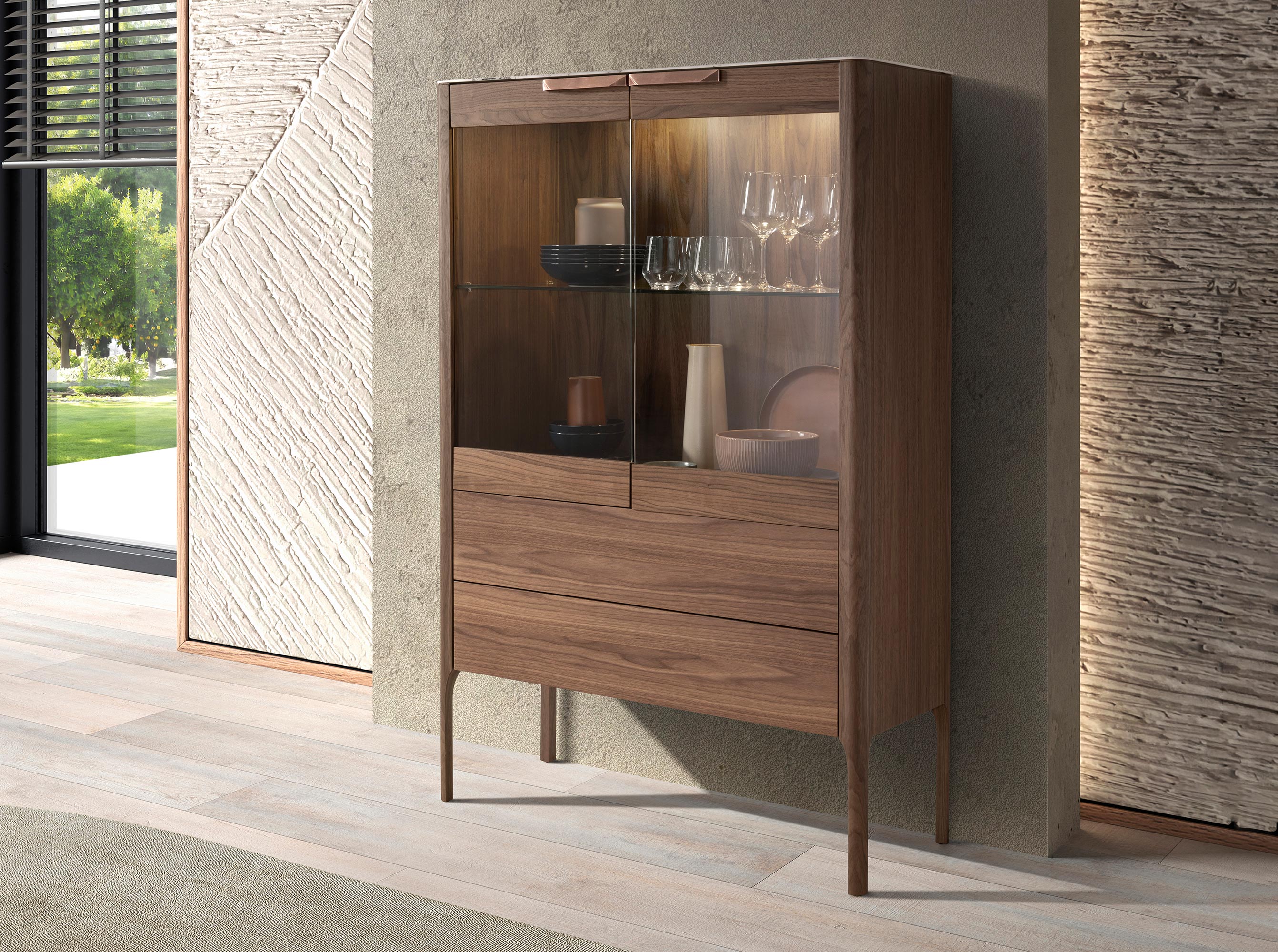 Buffet haut en noyer avec plateau en verre imitation marbre et éclairage intérieur Buffet haut en noyer avec plateau en verre imitation marbre et éclairage intérieur