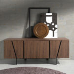 Credenza in legno di noce e acciaio nero