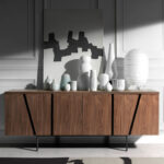 Credenza in legno di noce e acciaio nero