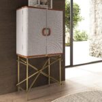 Buffet haut, tissu, noyer et acier poli doré