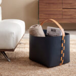 Cesta contenitore decorativa rettangolare in pelle rigenerata blu scuro con manico