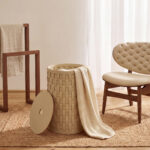 Cesto portaoggetti decorativo cilindrico in pelle rigenerata color sabbia con coperchio