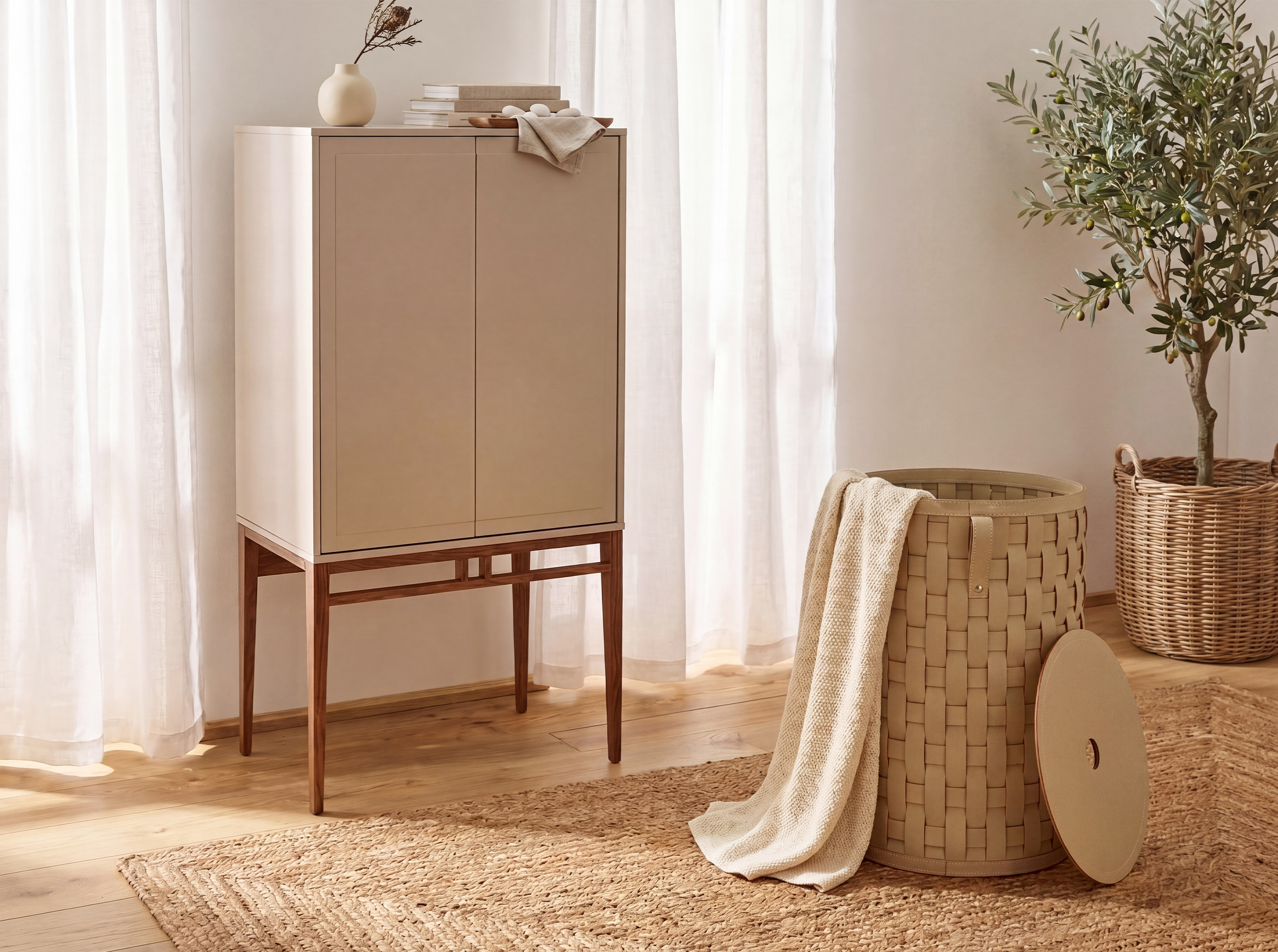Cesto portaoggetti decorativo cilindrico in pelle rigenerata color sabbia con coperchio Cesto portaoggetti decorativo cilindrico in pelle rigenerata color sabbia con coperchio