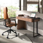Desk in walnut and black epoxy steel
