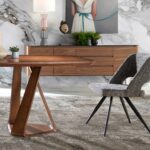 Silla tapizada en tela con patas de acero negro