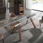 Sedia in tessuto marrone