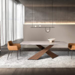 Chaise similicuir marron