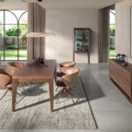 Chaise pivotante en similicuir camel