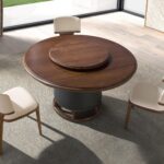 Кресло из искусственной кожи кремового цвета