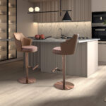 Вращающийся табурет из коричневой ткани с мраморным узором и коричневой искусственной кожи