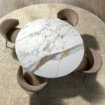 Chaise en tissu marbré marron