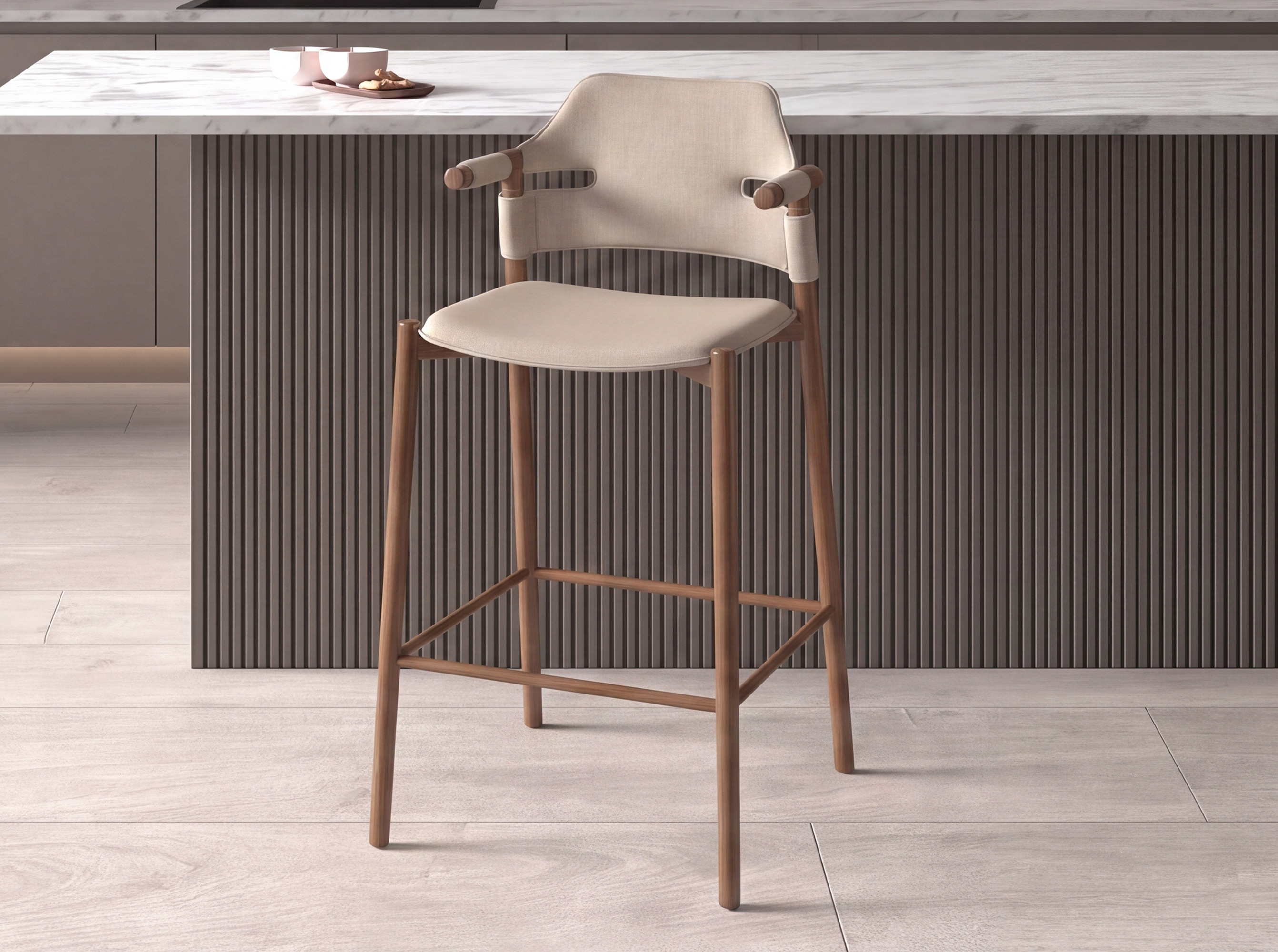 Hocker aus regeneriertem Leder in Sandfarbe Hocker aus regeneriertem Leder in Sandfarbe