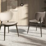 Stuhl aus Kunstleder in Creme und Dunkelgrau