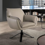 Poltrona girevole in pelle grigio scuro