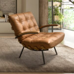 Fauteuil en cuir marron et frêne