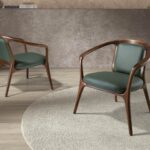 Кресло из искусственной кожи темно-зеленого цвета