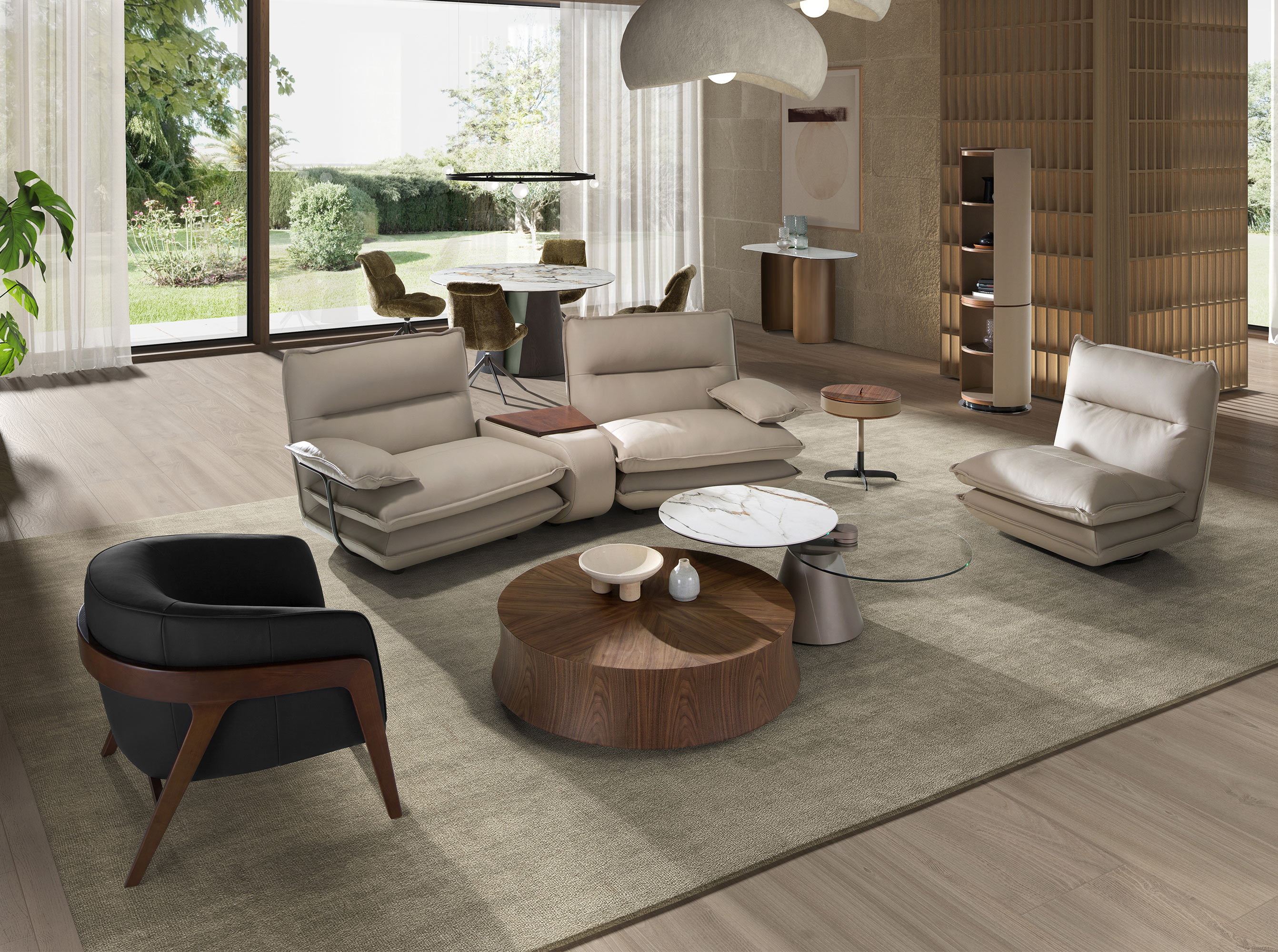 Fauteuil pivotant en cuir gris taupe Fauteuil pivotant en cuir gris taupe
