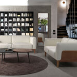 2-местный диван в кожаной обивке с каркасом из орехового дерева