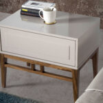 Прикроватная тумбочка из дерева цвета Серый шелк и орехового дерева