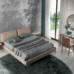 Comodino in noce con piano in vetro finto marmo e illuminazione interna