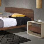 Table de chevet en bois de noyer et MDF laqué