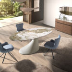 Commode en noyer, base en acier foncé et plateau en marbre céramique