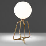 Tischleuchte aus goldenem Stahl und weißem Glas