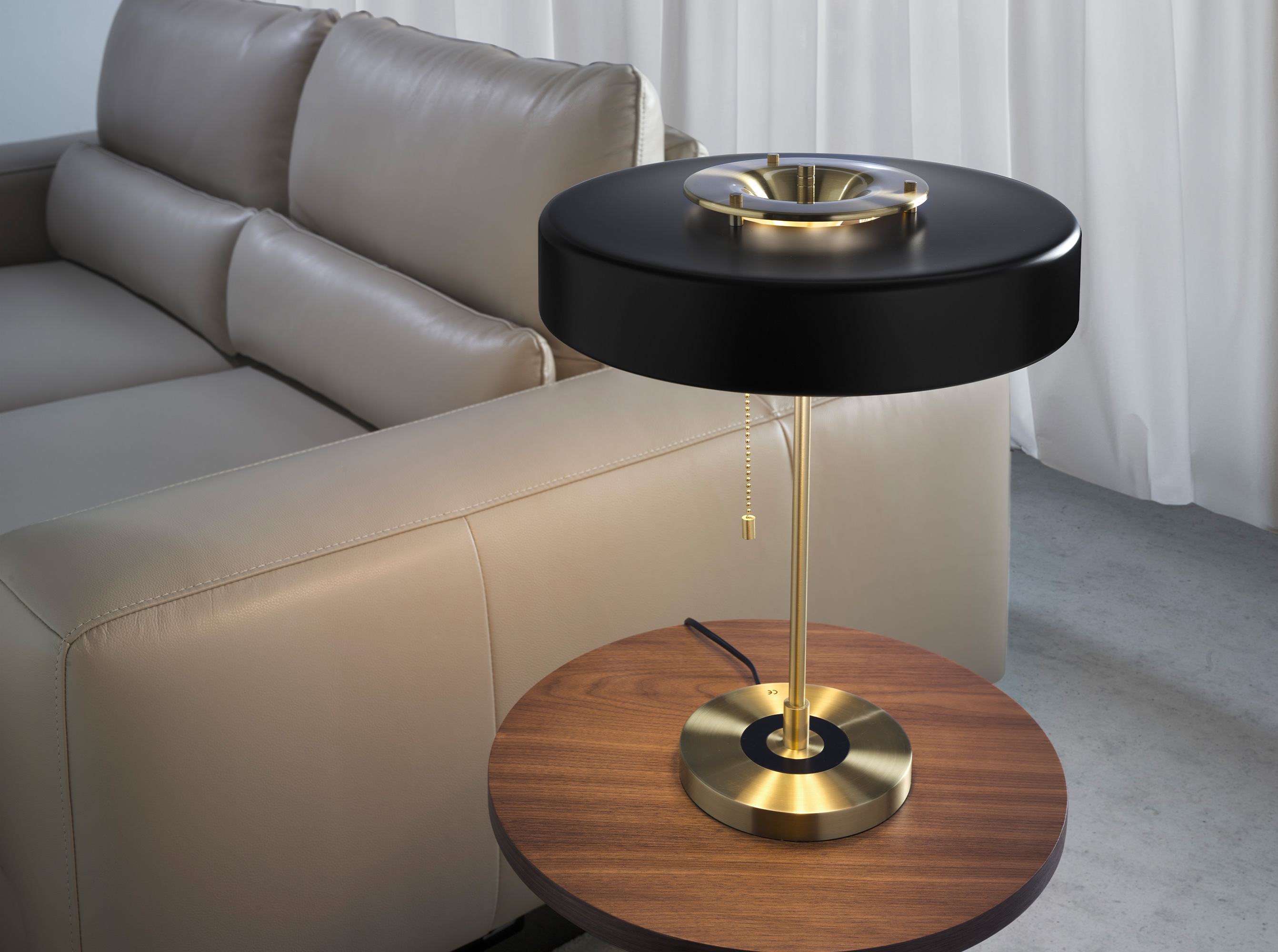 Lampe de bureau en aluminium doré et aluminium noir Lampe de bureau en aluminium doré et aluminium noir