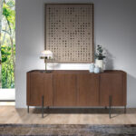 Lámpara de sobremesa en acero dorado y pantalla de cristal translúcido