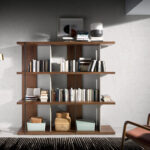 Lámpara de pie en aluminio dorado y acero negro