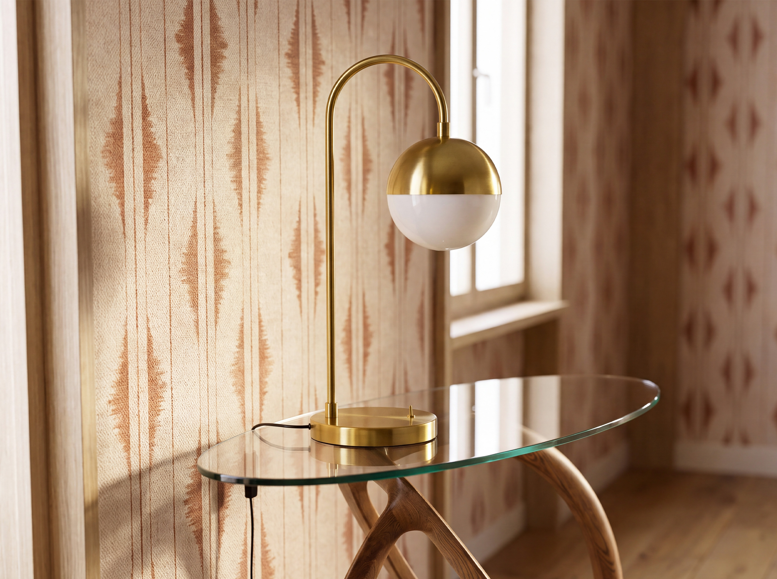 White glass and polished gold-coloured steel table lamp White glass and polished gold-coloured steel table lamp