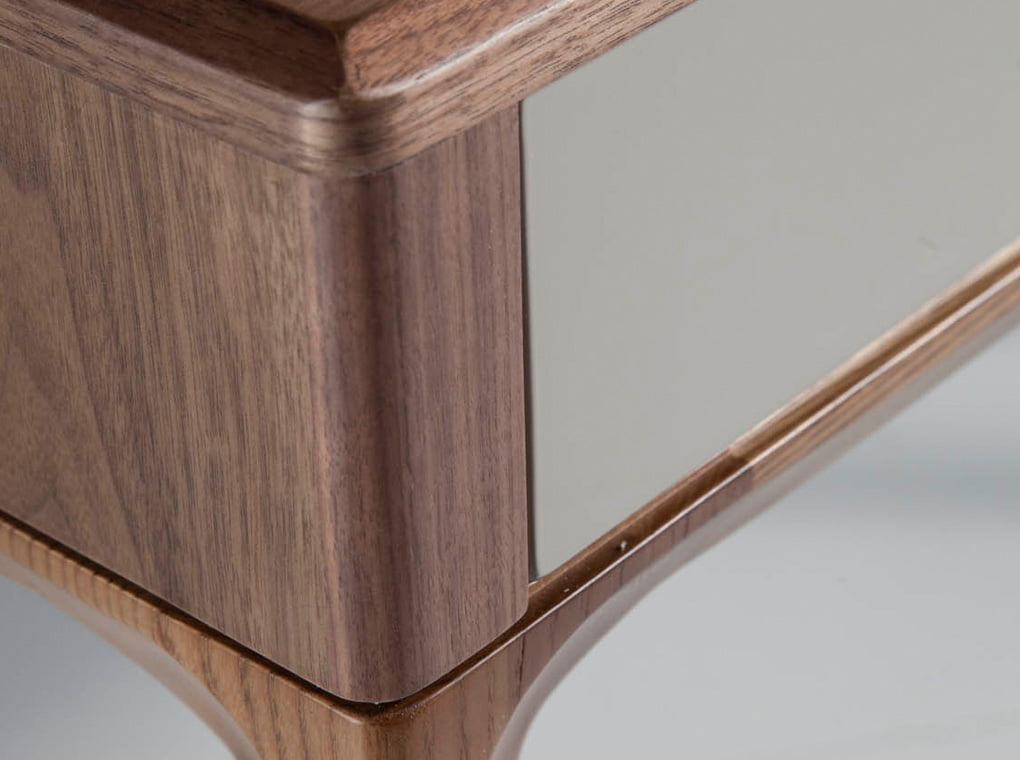 Hallway console with solid wooden legs and a walnut veneer structure Hallway console with solid wooden legs and a walnut veneer structure
