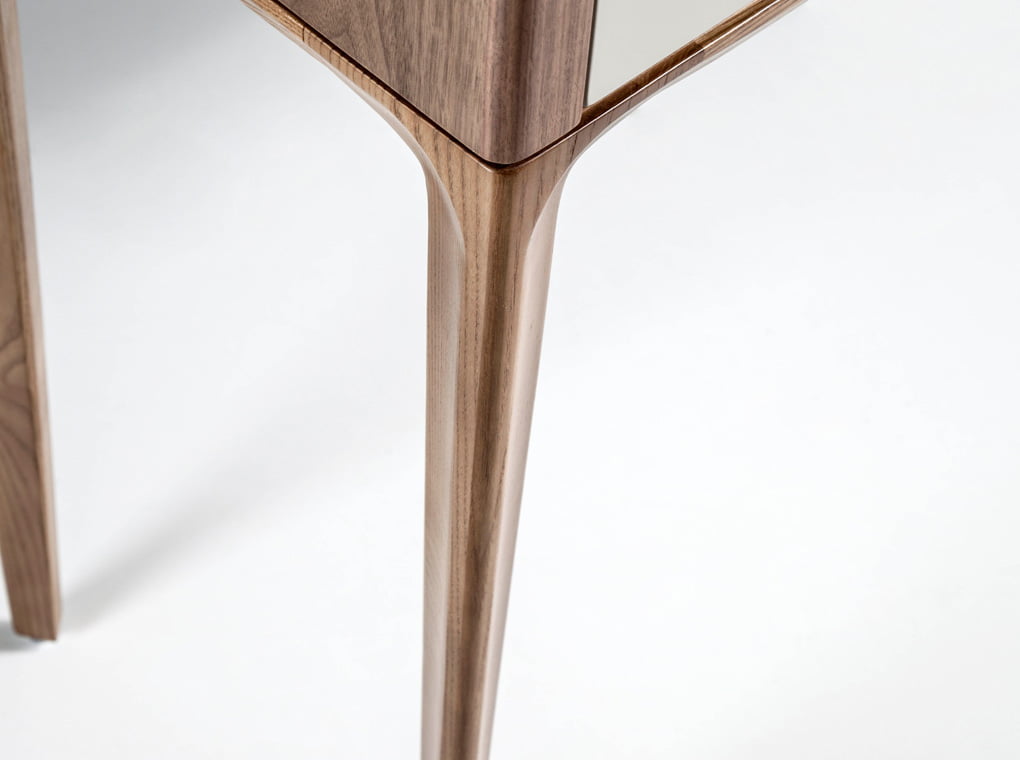 Hallway console with solid wooden legs and a walnut veneer structure Hallway console with solid wooden legs and a walnut veneer structure