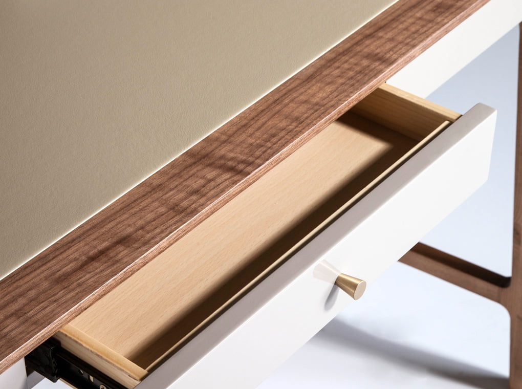 Solid wood walnut veneer desk Solid wood walnut veneer desk