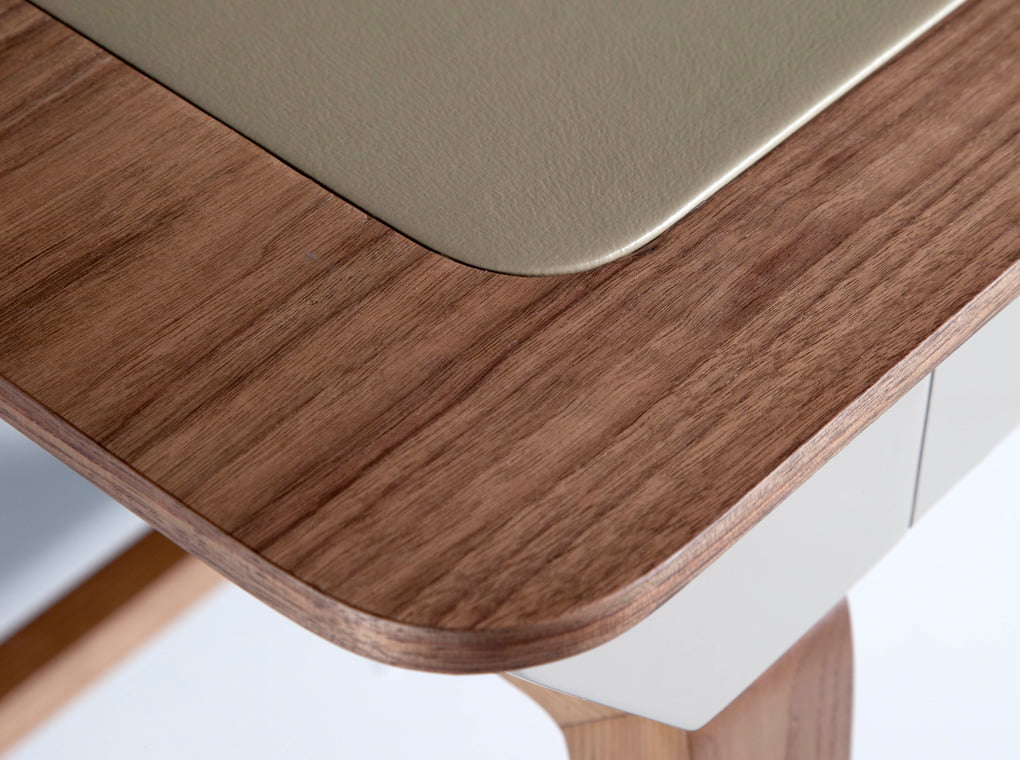 Solid wood walnut veneer desk Solid wood walnut veneer desk