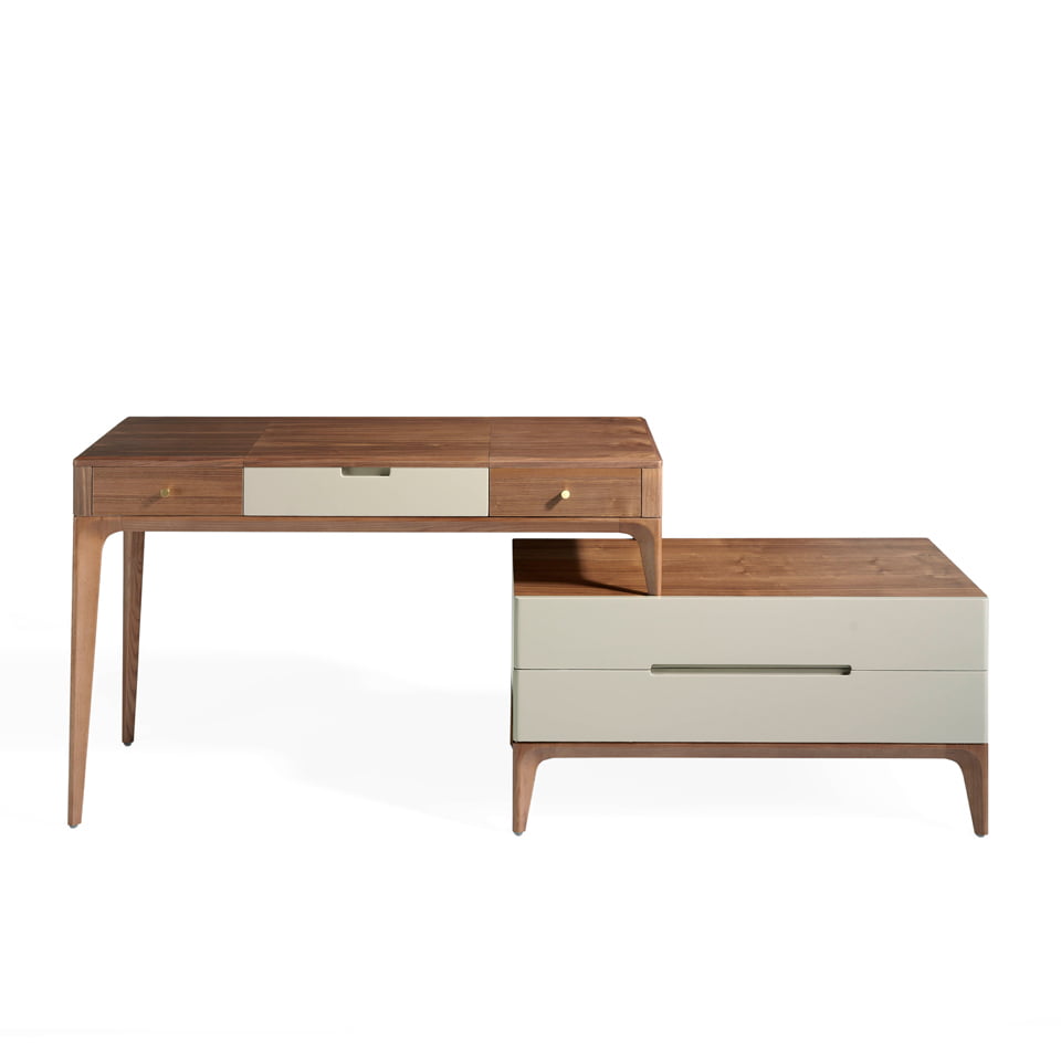 Vanity table with drawers on individual chest of drawers Vanity table with drawers on individual chest of drawers