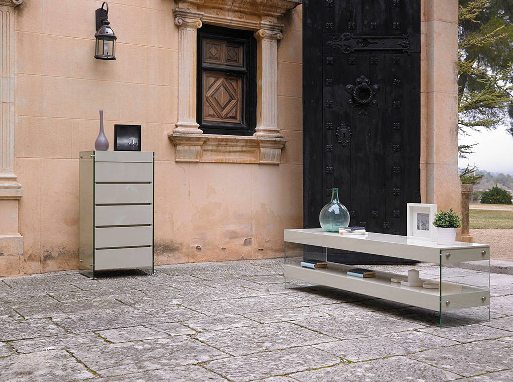 Lacquered Mdf TV Unit with tempered glass sides. Lacquered Mdf TV Unit with tempered glass sides.