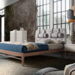 Graues Bett mit Stofftufting 150 x 200
