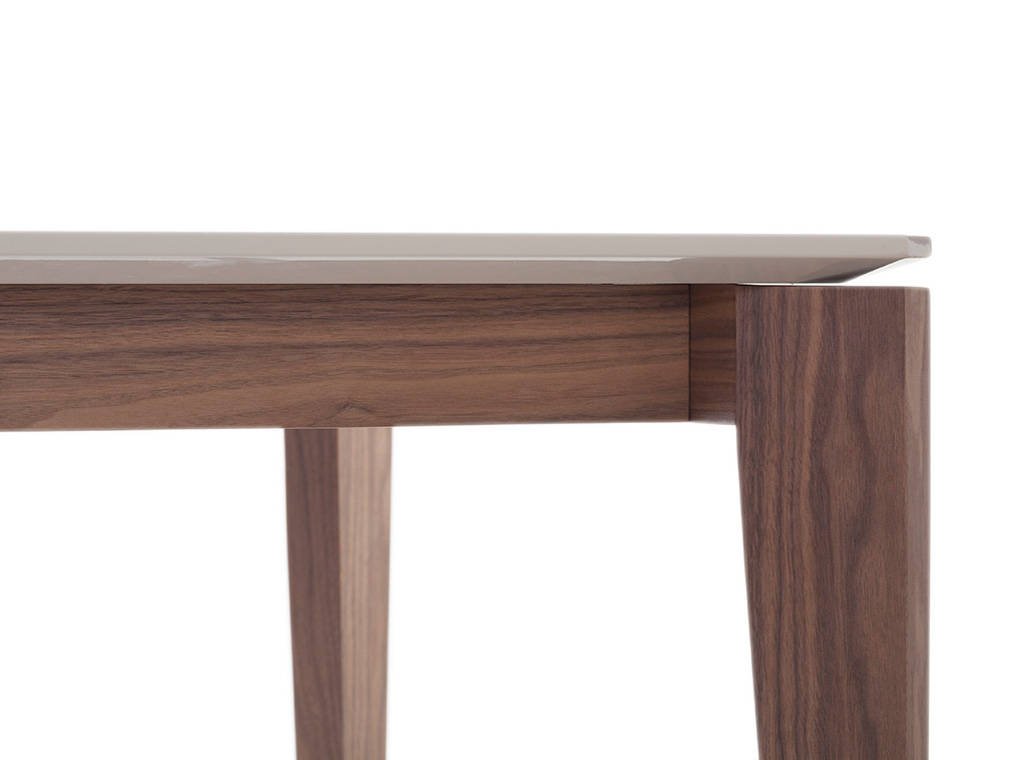 Dining table manufactured in wood with walnut plating Dining table manufactured in wood with walnut plating