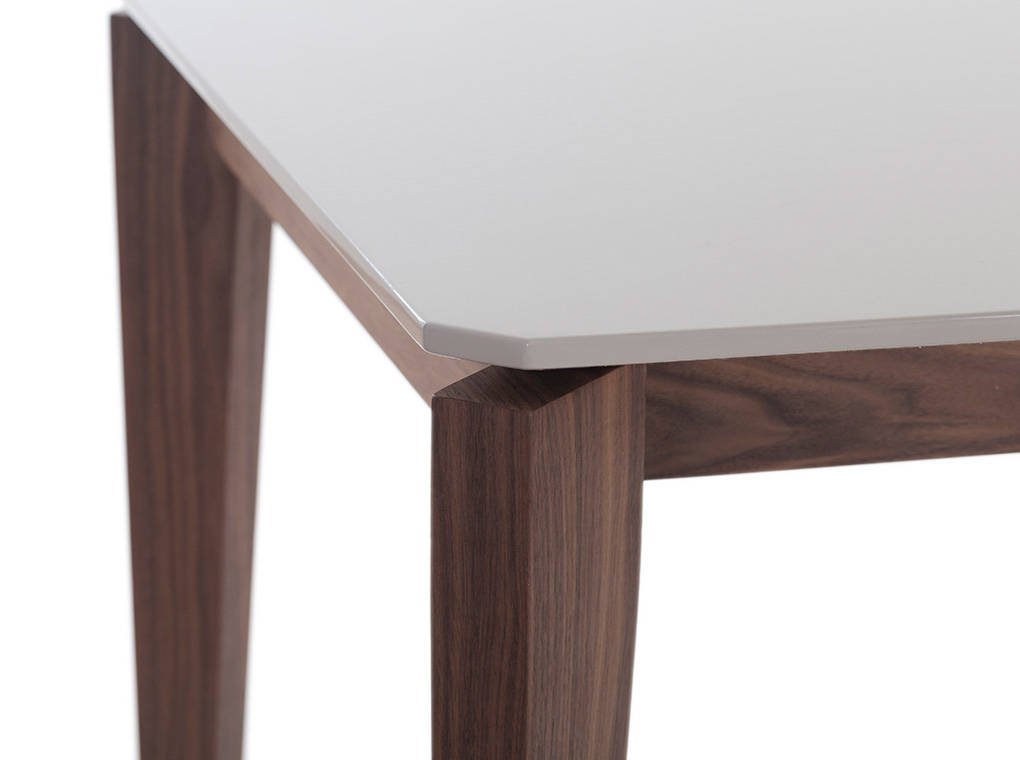 Dining table manufactured in wood with walnut plating Dining table manufactured in wood with walnut plating
