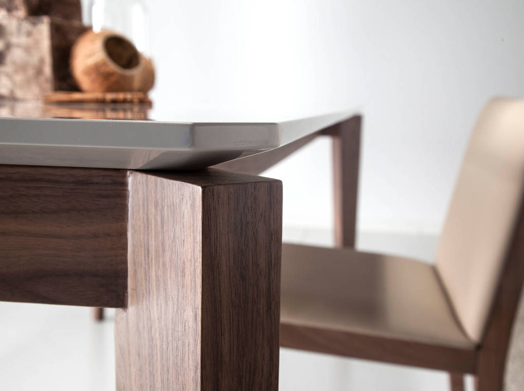 Dining table manufactured in wood with walnut plating Dining table manufactured in wood with walnut plating