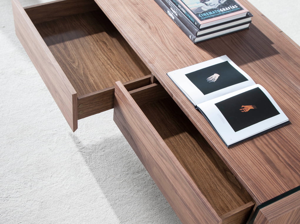 Walnut wood coffee table and tempered glass Walnut wood coffee table and tempered glass